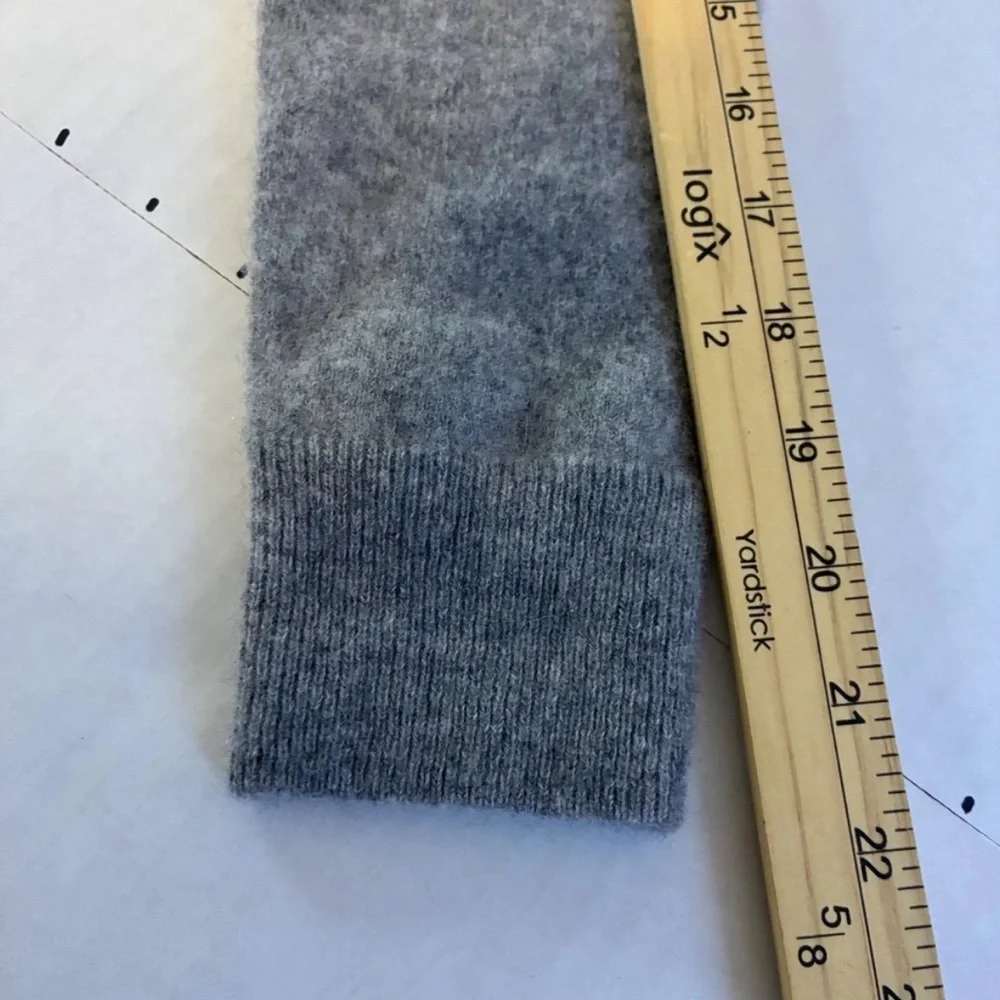 Quince Womens 100% Cashmere Crew Neck Sweater Heather Gray Luxury Medium Cozy - Picture 8 of 12